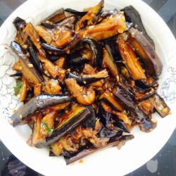 红烧茄子的做法：家常美味，轻松烹饪