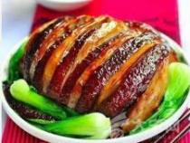 制作美味烧白的详细步骤：享受传统佳肴的烹饪过程
