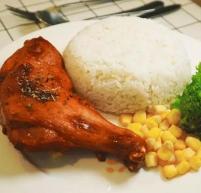 独家鸡腿饭：美味佳肴，营养均衡