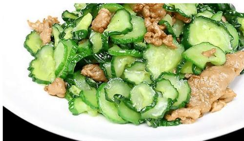 黄瓜炒肉片：一道美味营养的家常菜肴
