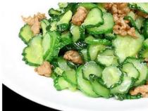 黄瓜炒肉片：一道美味营养的家常菜肴