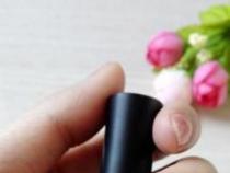 轻松掌握指甲油涂抹技巧，让你的指尖绽放美丽光彩