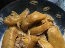 盐焗鸡制作方法：腌制、烹饪与享用