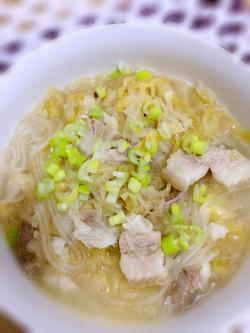 家常酸菜炖粉条：美味与健康的完美结合
