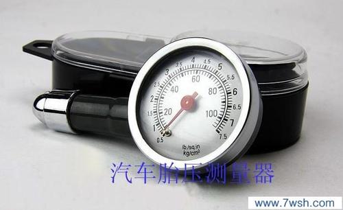 气压表：汽车胎压检查的必备工具，保障驾驶安全