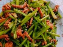 家常芹菜炒肉丝：营养美味，简单易做
