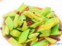 刀拍凉拌黄瓜：夏日美味秘诀大公开