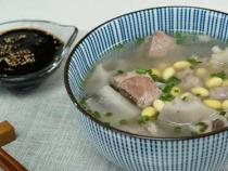 黄豆莲藕排骨汤：家常炖汤的醇香秘诀