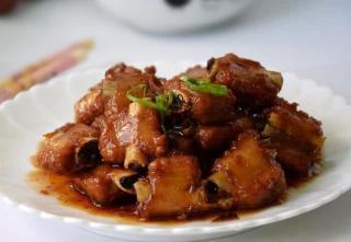 梅子排骨：家常美味背后的烹饪秘诀