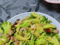 西兰花炒肉：家常美味，营养丰富