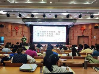 班主任论文：关爱学生，引领成长 - 教育的责任与担当