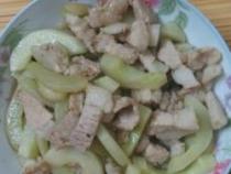 家常黄瓜炒肉片：脆爽可口，营养丰富的下饭菜