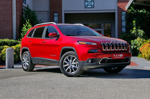 Jeep自由光降价来袭，起售价仅需15.98万元！