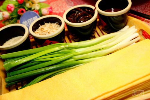 煎饼卷大葱：美味泰山小吃制作全攻略
