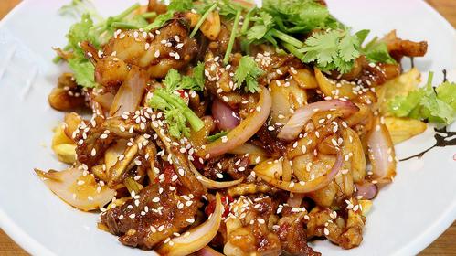 干锅牛蛙的做法：家常版香辣诱人的烹饪指南