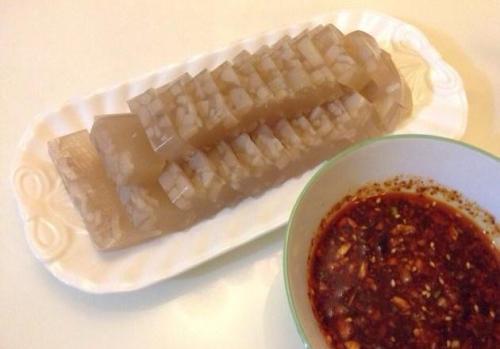 皮冻家常做法大揭秘：轻松制作滑嫩乳白皮冻
