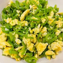 辣椒炒鸡蛋：鲜美可口，下饭必备的快手菜