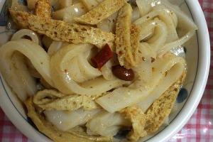 做的凉皮易碎是何原因：关键在于兑浆与蒸煮技巧