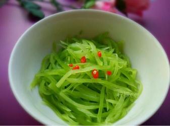 凉拌莴笋丝的做法：麻辣鲜脆，爽口开胃，低脂减肥！
