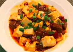 猪血煮豆腐：简单易做的美味佳肴