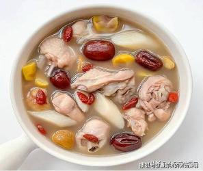 冬日暖胃首选：栗子煲鸡汤，滋补养生的美味佳品