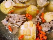 家常姜母鸭的做法：中药材与食材的美妙结合