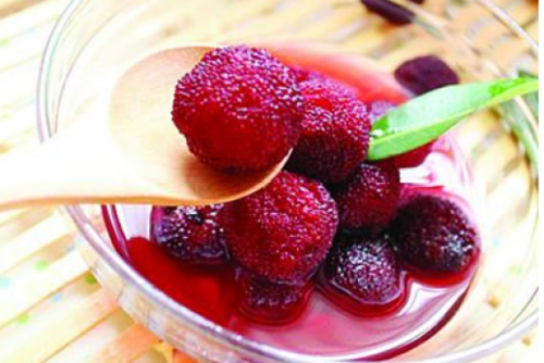 糖水杨梅的制作方法：消暑解渴的美味佳品