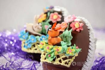 复活节蛋糕制作：巧克力香气弥漫，美味松露蛋增添节日气氛