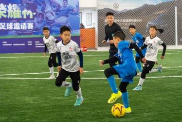 小小足球赛作文：阳光下的童年激战，探索孩子们的无尽活力与热情