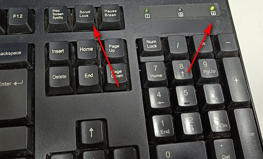 键盘上的三个灯：Scroll Lock键的妙用与关闭方法